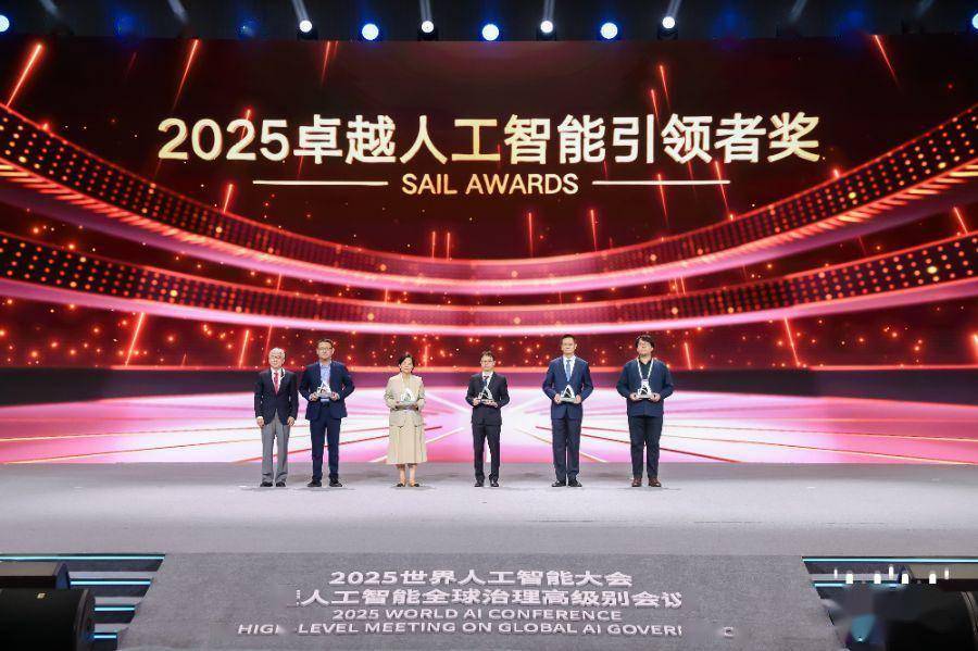 21专访｜曦智科技沈亦晨：两年前预见的超节点未来正在兑现